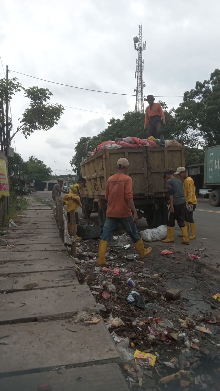 tim-pasukan-kuning-keckibin-tetap-semangat-di-hari-libur